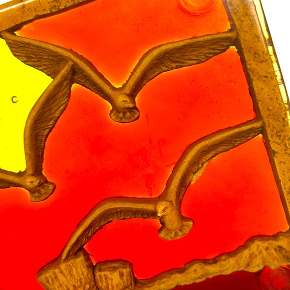 Retro   “Design Gifts International “ seagull flying design in resin trivet - Picture 5 of 5